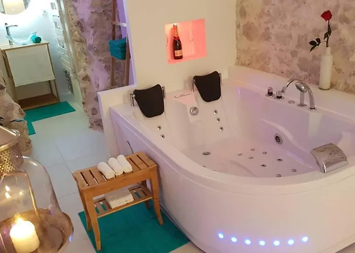 Maison Safranier Balneo Vieil *